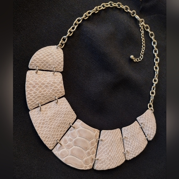 Premier Designs Exotic Reptile Bib Necklace - Picture 2 of 10